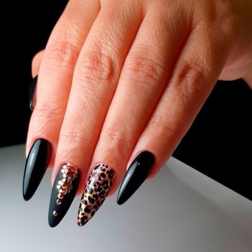 Esmalte Gel P.106 Noir -Semipermanenter Emaille -Purple Professional